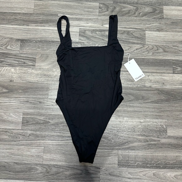 NWT Tuckernuck Vitamin A Mika One Piece Black M - Picture 4 of 5